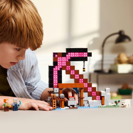 21277 LEGO® Minecraft® Pickaxe'i kaevandus 