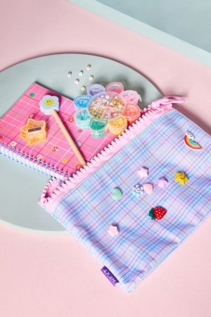 NEXT pliiatsiümbris koos kirjatarvikutega, AJ0696