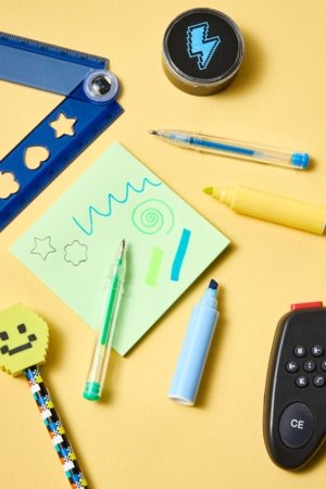 NEXT pliiatsiümbris koos kirjatarvikutega, AJ0811