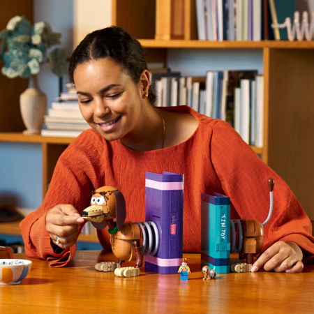 43301 LEGO® ǀ Disney ja Pixar Toy Story Slinky Dogi raamatutoed 